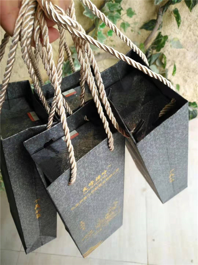 正牌，卖给了懂的人； 杂牌，卖给了挑价的人